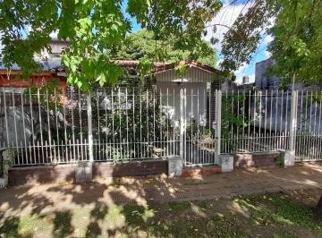 Casa de 3 ambientes, Almirante Brown · Chalet 3 Amb con Cochera en Venta