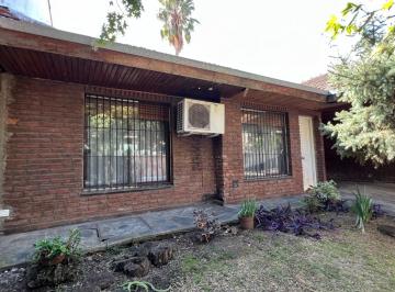 Casa · 130m² · 4 Ambientes · 1 Cochera · Casa Venta Tres Dorm. Ituzaingo Norte