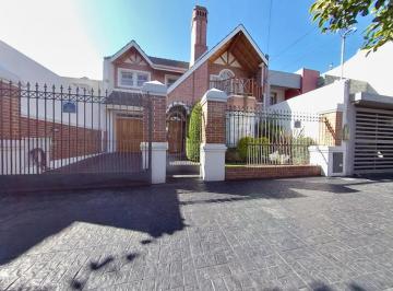 Casa · 230m² · 7 Ambientes · 2 Cocheras · Casa - Lomas de Zamora Oeste
