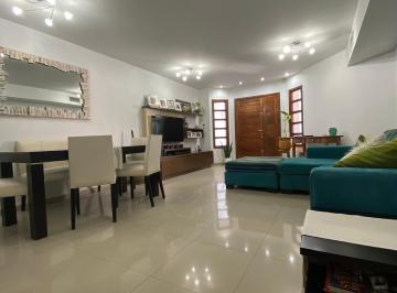 Casa de 5 ambientes, Lanús · Hermosa Propiedad! con Galpón Para Posible Industria!
