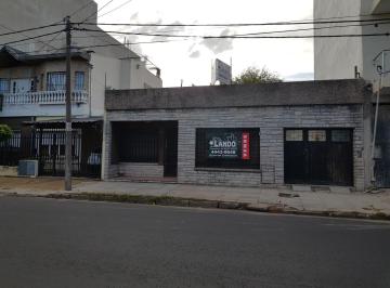 Casa · 100m² · 4 Ambientes · Casa en Lote Propio con Cochera y Fondo Libre Jardín