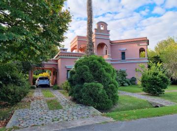 Casa de 5 ambientes, Berazategui · Hermosa Casa Tipo Colonial Venta o Alquiler