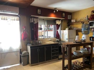 Casa · 196m² · 5 Ambientes · 2 Cocheras · Casa a La Venta