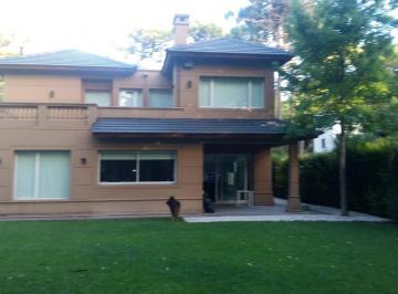 Casa de 5 ambientes, Pinamar · Importante y Amplio Chalet con Gran Diseño Arquitectónico