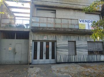 Casa de 6 ambientes, Rosario · Lavalle 2059 - Casa de 3 Dorm. con Galpón