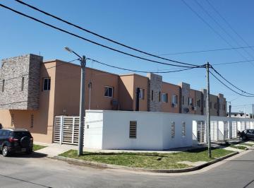 Casa · 65m² · 3 Ambientes · 1 Cochera · Dúplex en Alquiler Casas del Portal