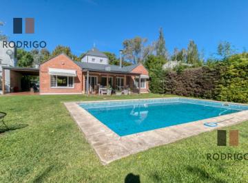 Casa · 180m² · 4 Ambientes · 3 Cocheras · Casa - City Bell