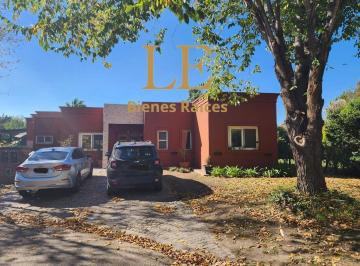 Casa · 180m² · 4 Ambientes · 3 Cocheras · Venta Casa Roble Joven