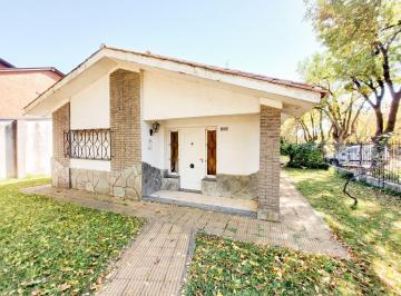 Casa · 100m² · 4 Ambientes · 2 Cocheras · Casa Céntrica en Funes