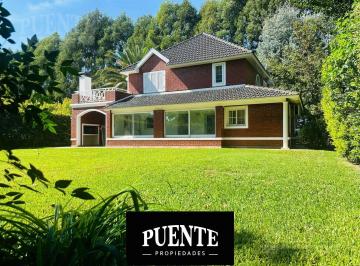 Casa · 215m² · 5 Ambientes · 2 Cocheras · Casa - Solar del Bosque - Venta con Renta