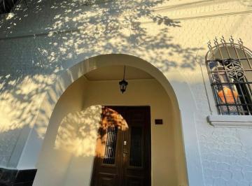 Casa · 150m² · 3 Dormitorios · 2 Cocheras · Casa - Barrio Centro