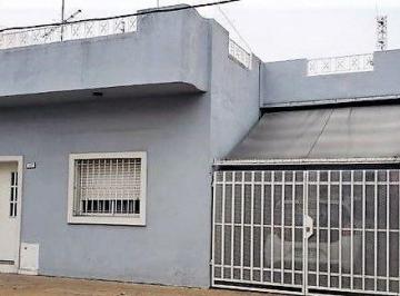 Casa · 75m² · 4 Ambientes · 1 Cochera · Casa en Venta de 4 Ambientes con Cochera