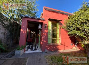 Casa · 90m² · 3 Ambientes · 1 Cochera · Casa Vintage 3 Ambientes en Venta en Castelar