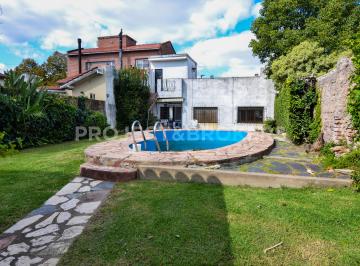 Casa de 5 ambientes, Morón · Chalet en Venta en Castelar Norte