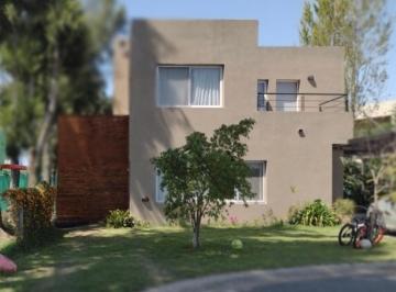 Casa · 170m² · 4 Ambientes · 2 Cocheras · Casa en San Isidro Labrador