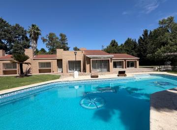 Casa · 480m² · 7 Ambientes · 2 Cocheras · Importante Casaquinta 5000 m² de Parque