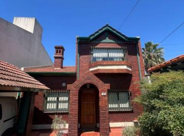 Casa de 4 ambientes, Almirante Brown · Casa en Venta de 4 Ambientes con Cochera y Jardín en Adrogué