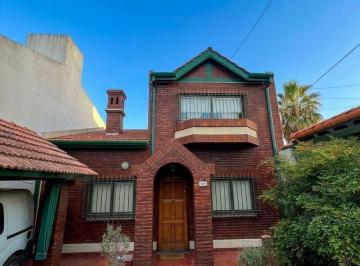 Casa de 4 ambientes, Almirante Brown · Casa 4 Amb Apto Crédito C/ Jardín, Piscina, Quincho y Cochera - Adrogué