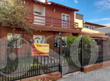 Casa · 191m² · 5 Ambientes · 1 Cochera · Casa 4 Dorm. Barrio Manzanar de Cipolletti