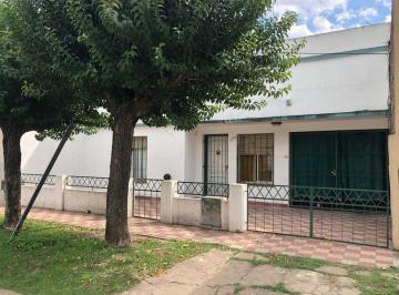 Casa · 110m² · 3 Ambientes · 1 Cochera · Casa - Centro de Lujan