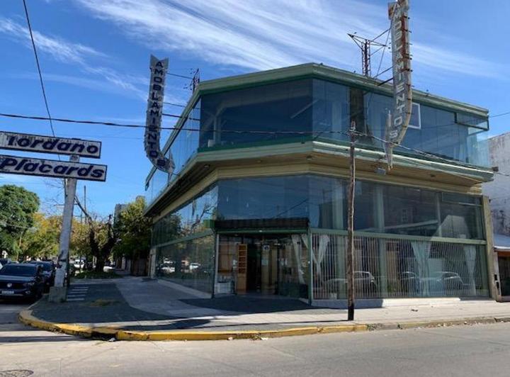 Local comercial · 730m²