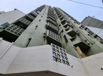 Departamento · 112m² · 5 Ambientes · Plaza Italia - 3 Dorm. - Muy Luminoso - Consta de Amplio Living Comedor - Dos Baños - Cocina E