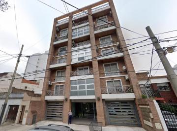 Departamento · 72m² · 3 Ambientes · En Venta en Caseros Impecable Departamento de Tres Ambientes en Dos Plantas de 76 m² Mas Balcon en Zo