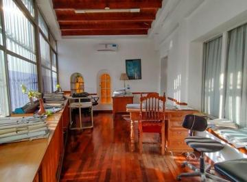 Casa · 332m² · Excelente Casa Para Uso Profesional en Ubicación Clave