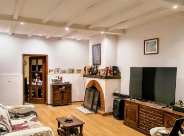 Casa · 145m² · 5 Ambientes · 2 Cocheras · Casa - Adrogue