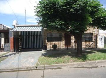 Casa · 120m² · 4 Ambientes · 1 Cochera · Casa Venta Ituzaingo
