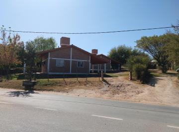 Frente complejo · Complejo de 4 Cabañas a 30 Mt del Río Panaholma en San Lorenzo