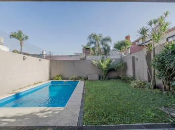 Casa · 200m² · 5 Ambientes · 1 Cochera · Chalet 4 Dorm. (Suite) Vest - Fondo con Piscina
