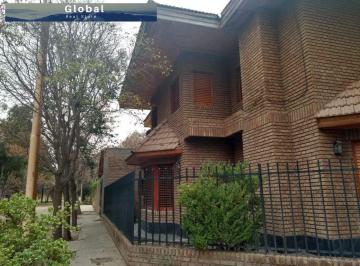 Casa de 6 ambientes, Centenario · Casa en Centenario, Neuquén Patagonia Argentina