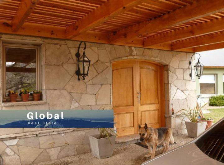 Casa · 650m² · 6 Ambientes · 4 Cocheras