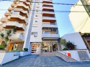Departamento de 3 ambientes, Lanús · Departamento 3 Ambientes Amplio con Balcón Al Frente en Estación Lanús