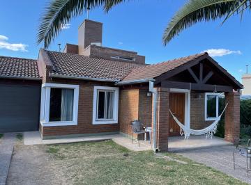 Casa de 8 ambientes, Mendiolaza · Alquiler - Propiedad en Country 4 Hojas - 4 Dorm