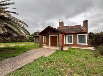 Casa de 8 ambientes, Mendiolaza · Alquiler - Propiedad en Country 4 Hojas - 4 Dorm