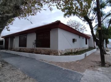 Casa · 131m² · 4 Ambientes · 1 Cochera · Casa - Temperley Oeste