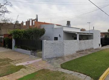 Casa de 3 ambientes, Lomas de Zamora · Casa en Esquina 3 Amb en Venta