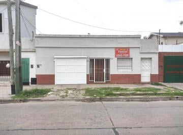 Casa · 144m² · 4 Ambientes · 1 Cochera · Casa - Llavallol