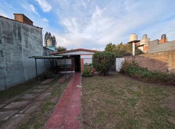 Casa · 55m² · 3 Ambientes · 3 Cocheras · Venta - Casa 3 Amb Buen Estado en Lote de 10 X 30 m, Lomas