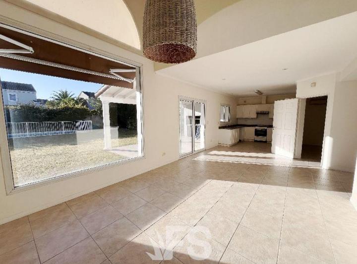 Casa · 220m² · 6 Ambientes · 1 Cochera