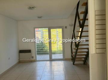 Casa · 68m² · 3 Ambientes · 1 Cochera · Dúplex en Venta de 2 Dorm. C/ Cochera en Centenario