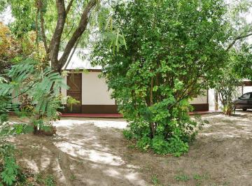 Quinta vacacional de 5 ambientes, San José del Rincón · Casa Quinta de Estilo Rústico