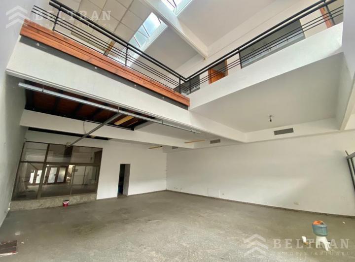 Local comercial · 285m² · 7 Ambientes