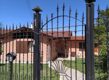 Casa · 162m² · 8 Ambientes · 1 Cochera · Hermosa y Cómoda Casa en Merlo San Luis! Piscina Climatizada