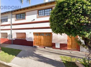 Casa · 180m² · 4 Ambientes · 1 Cochera · Venta Casa en Lanús Este 4 Ambientes con Garaje Ideal 2 Familias