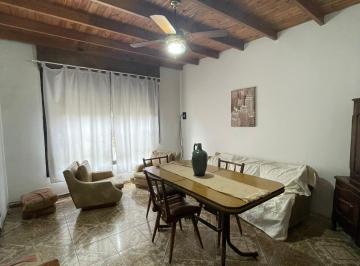 Casa de 5 ambientes, Morón · Casa con 360 m² y 2 Dorm. en Venta en Castelar