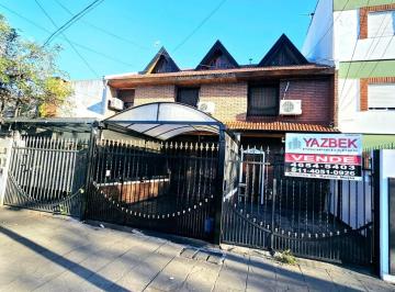Casa · 75m² · 4 Ambientes · 1 Cochera · Triplex en Venta en Villa Luzuriaga