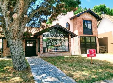 Casa · 200m² · 4 Ambientes · 1 Cochera · Venta Casa Mar de Ajo San Rafael 4 Ambientes con Pileta